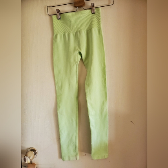 TnaBODY™ Atmosphere Hi-Rise Legging - Picture 3 of 5